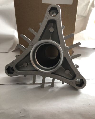 532128774 Husqvarna OEM Mandrel Housing 82-220 STENS 6inL x 6inW x 5.50H Shanova Parts